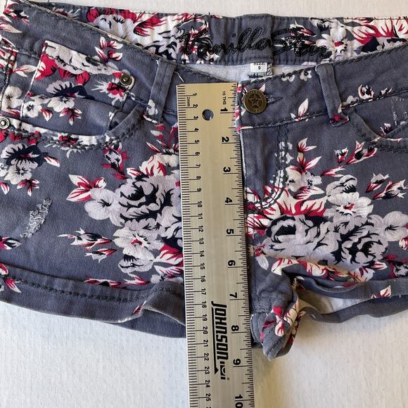Vanilla Star Women Shorts Size 9 Blue Embroidery Floral Twill 1.5” Inseam - Picture 8 of 10